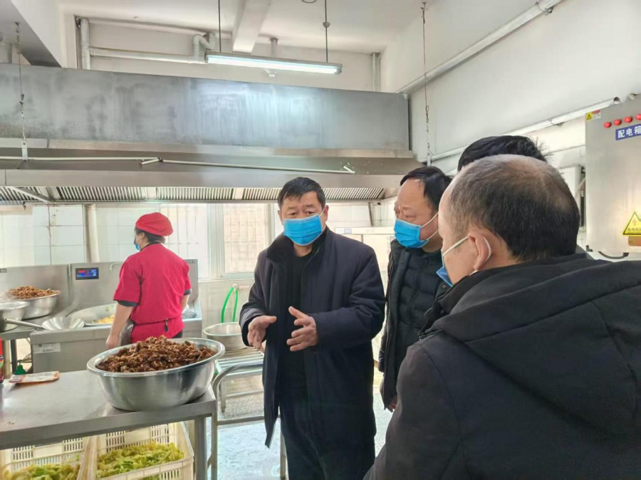 食品安全现场办公会筑牢校园食品安全防线